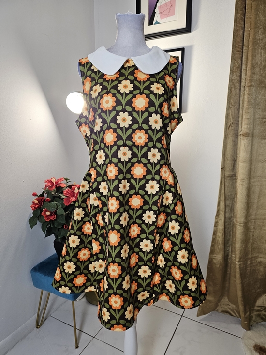 Retro Stage Dresses & Skirts - Retro Floral Fit-and-Flare Dress with Peter Pan Collar - Orange & Cream